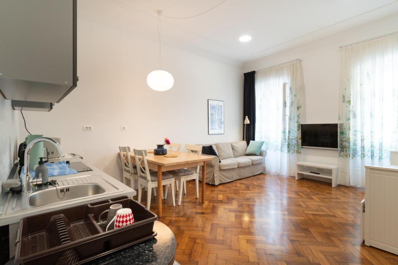 Mimi Carera Apartment & Room ロヴィニ エクステリア 写真